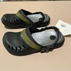 Black and Sage Green Sport Vent Croslite A9 Crocs Size W6/ M4 NWT